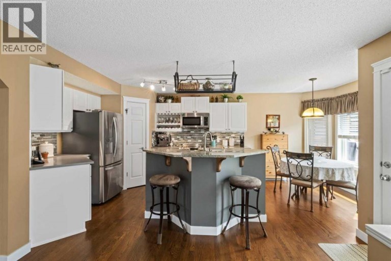 217 Douglas Glen Close SE, Calgary, Alberta, T2Z2V7