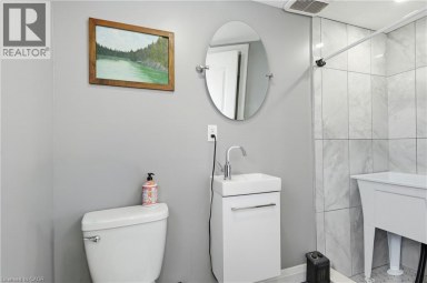 7186 GARNER Road Niagara Falls Ontario photo 13