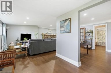 7186 GARNER Road Niagara Falls Ontario photo 3