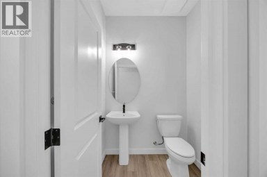 26 Versant Path SW Calgary Alberta photo 18