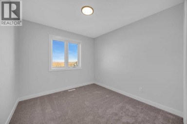 26 Versant Path SW Calgary Alberta photo 28