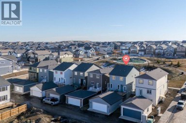 26 Versant Path SW Calgary Alberta photo 3