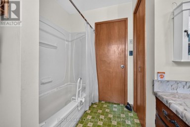 9033 ERIN GARAFRAXA TOWNLINE Erin Ontario photo 28