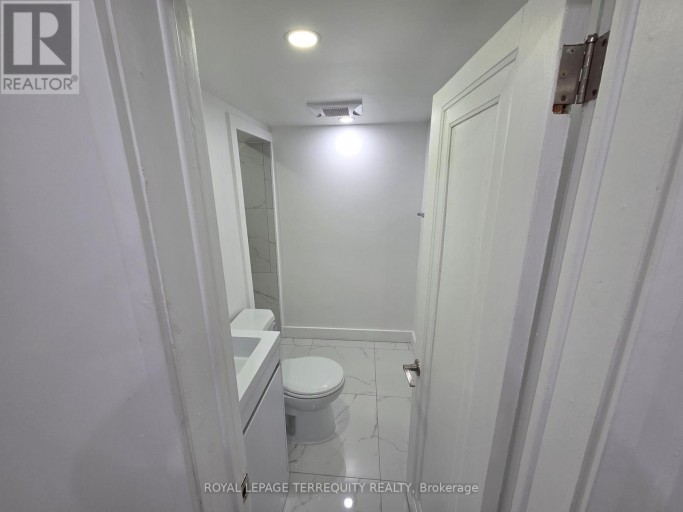 214 CLONMORE DRIVE, Toronto (Birchcliffe-Cliffside), Ontario, M1N1Y1