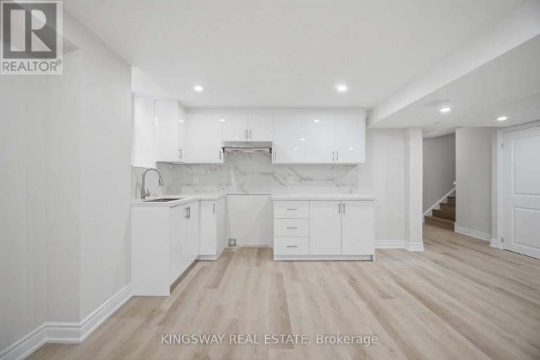 754 WHITE CLOVER WAY, Mississauga (East Credit), Ontario, L5V3B8