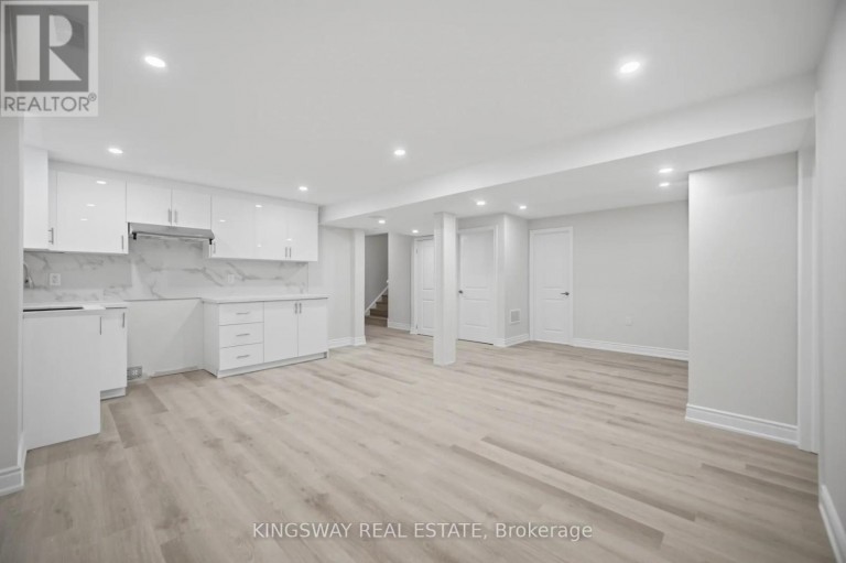 754 WHITE CLOVER WAY, Mississauga (East Credit), Ontario, L5V3B8