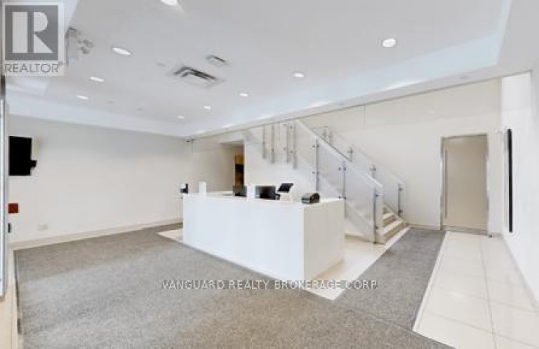 330 APPLEWOOD CRESCENT, Vaughan (Concord), Ontario, L4K4V2
