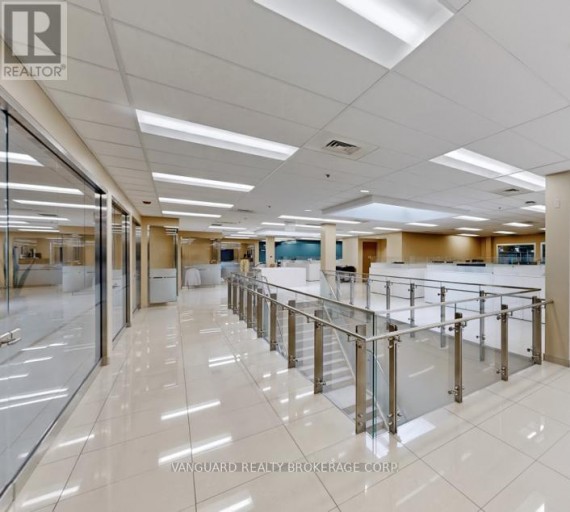 330 APPLEWOOD CRESCENT, Vaughan (Concord), Ontario, L4K4V2