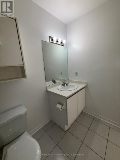 203 - 72 LAKE AVENUE, Richmond Hill (Oak Ridges Lake Wilcox), Ontario, L4E2V4