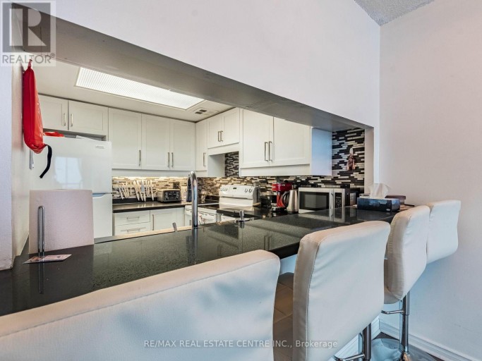 1616 - 250 WEBB DRIVE, Mississauga (City Centre), Ontario, L5B3Z4