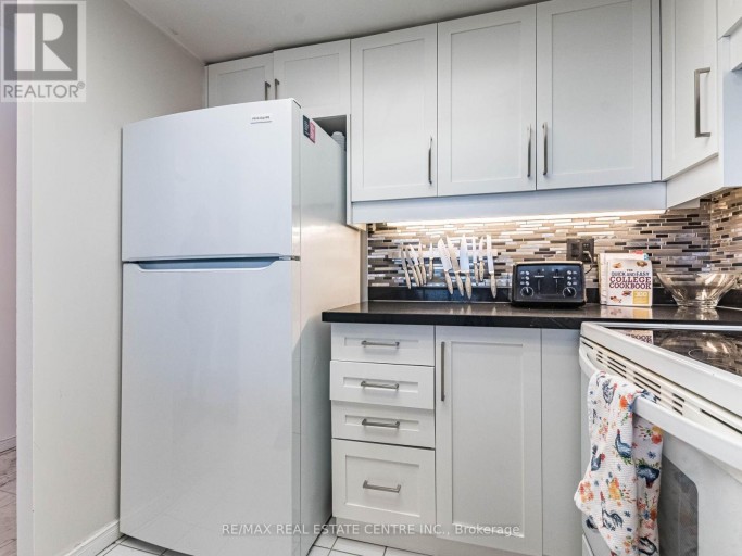 1616 - 250 WEBB DRIVE, Mississauga (City Centre), Ontario, L5B3Z4