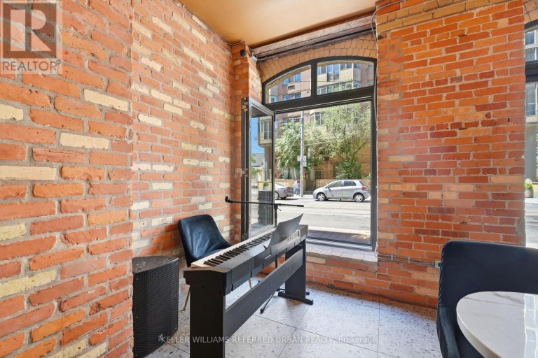 #110 - 35 MCCAUL STREET, Toronto (Kensington-Chinatown), Ontario, M5T1V7