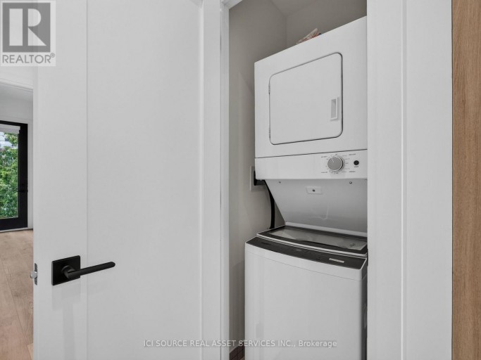 UNIT 2 - 28 NORCROSS ROAD, Toronto (Clanton Park), Ontario, M3H2R4
