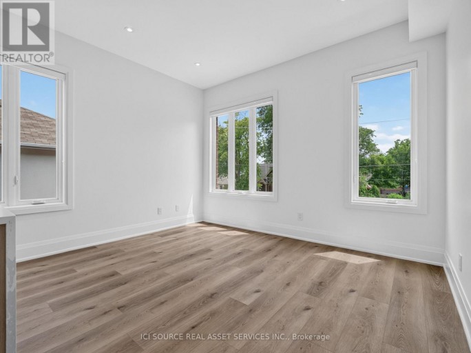 UNIT 2 - 28 NORCROSS ROAD, Toronto (Clanton Park), Ontario, M3H2R4