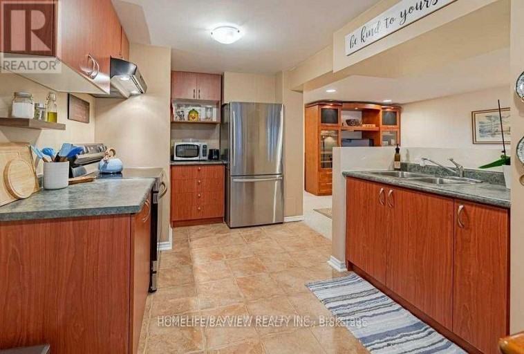 LOWER - 798 HILTON BOULEVARD, Newmarket (Stonehaven-Wyndham), Ontario, L3X2H6