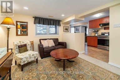 LOWER - 798 HILTON BOULEVARD Newmarket (Stonehaven-Wyndham) Ontario photo 6
