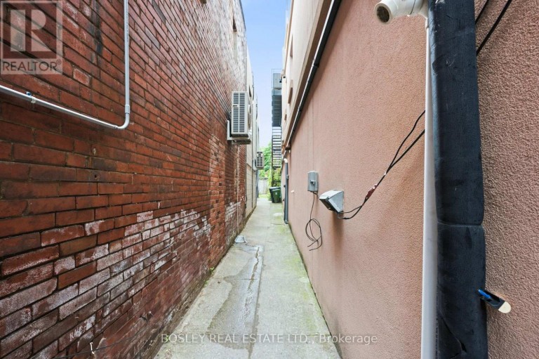 3 - 115 RONCESVALLES AVENUE, Toronto (Roncesvalles), Ontario, M6R2K9