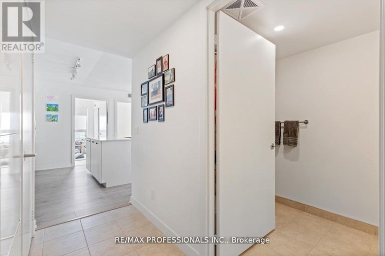 1603 - 10 WILBY CRESCENT, Toronto (Weston), Ontario, M9N0B6