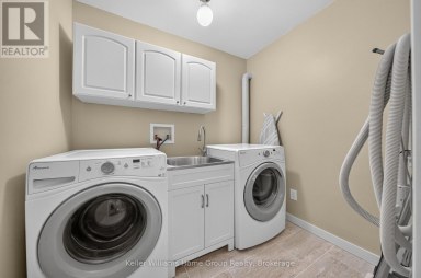 2 GOW STREET Centre Wellington (Fergus) Ontario photo 25