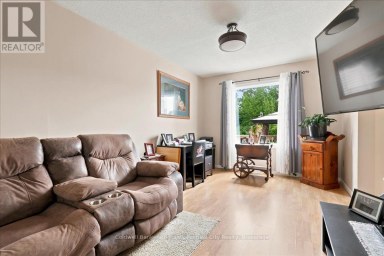 75 EDISON CRESCENT Stratford Ontario photo 6