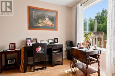 75 EDISON CRESCENT Stratford Ontario photo 7