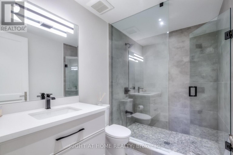 124 SHAVER AVENUE N, Toronto (Islington-City Centre West), Ontario, M9B4N8