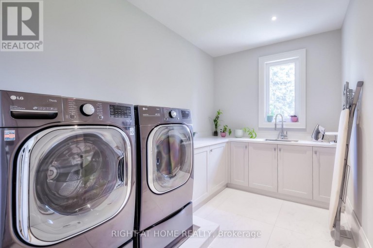 124 SHAVER AVENUE N, Toronto (Islington-City Centre West), Ontario, M9B4N8