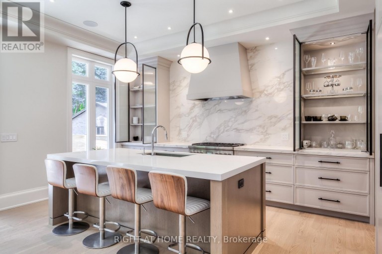 124 SHAVER AVENUE N, Toronto (Islington-City Centre West), Ontario, M9B4N8