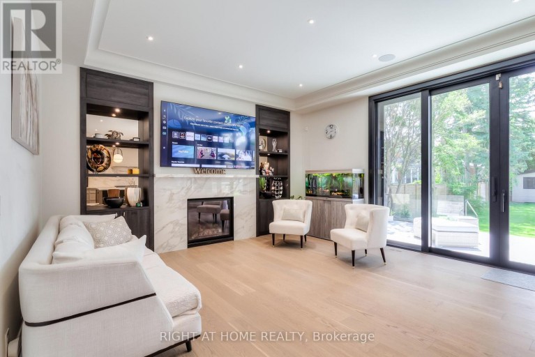 124 SHAVER AVENUE N, Toronto (Islington-City Centre West), Ontario, M9B4N8