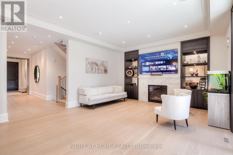 124 SHAVER AVENUE N, Toronto (Islington-City Centre West), Ontario, M9B4N8