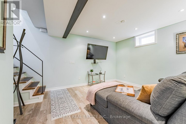 LOWER - 110 STRATHNAIRN AVENUE, Toronto (Beechborough-Greenbrook), Ontario, M6M2G1