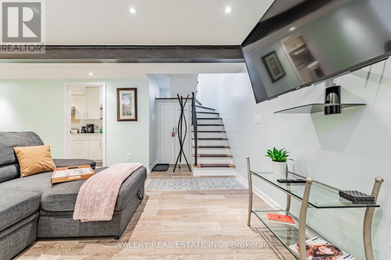 LOWER - 110 STRATHNAIRN AVENUE, Toronto (Beechborough-Greenbrook), Ontario, M6M2G1