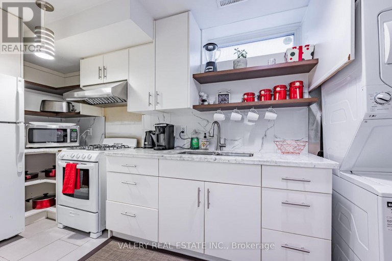 LOWER - 110 STRATHNAIRN AVENUE, Toronto (Beechborough-Greenbrook), Ontario, M6M2G1