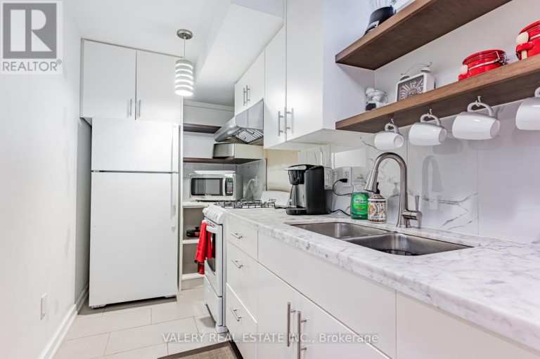 LOWER - 110 STRATHNAIRN AVENUE, Toronto (Beechborough-Greenbrook), Ontario, M6M2G1