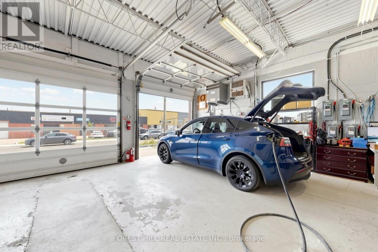 1502 SPEERS ROAD, Oakville (QE Queen Elizabeth), Ontario, L6L2X7