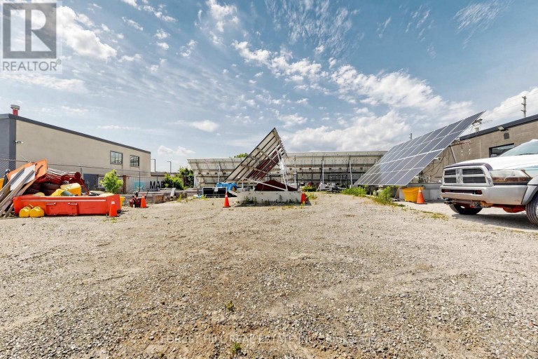 1502 SPEERS ROAD, Oakville (QE Queen Elizabeth), Ontario, L6L2X7