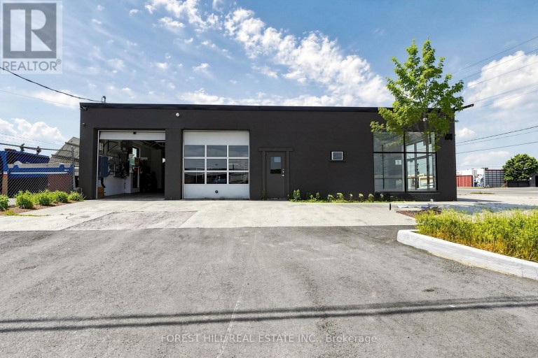 1502 SPEERS ROAD, Oakville (QE Queen Elizabeth), Ontario, L6L2X7