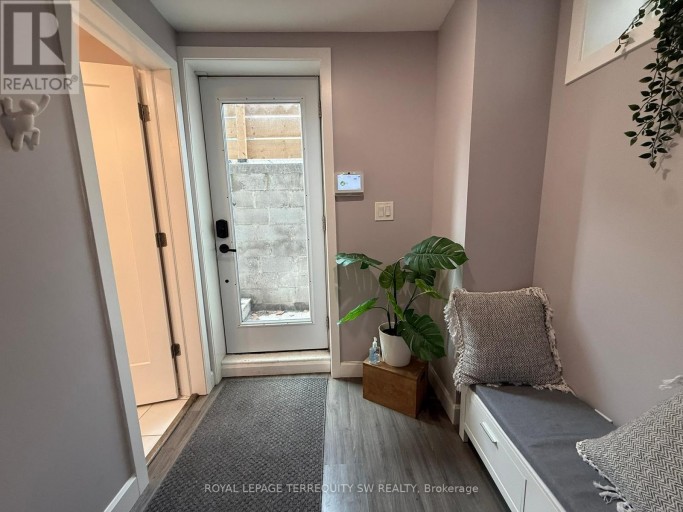 UNIT 1 LOWER - 2134 DUNDAS STREET W, Toronto (Roncesvalles), Ontario, M6R1X2