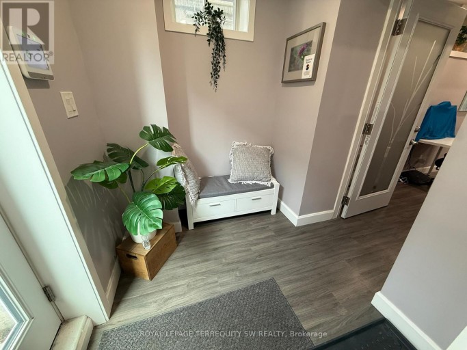 UNIT 1 LOWER - 2134 DUNDAS STREET W, Toronto (Roncesvalles), Ontario, M6R1X2