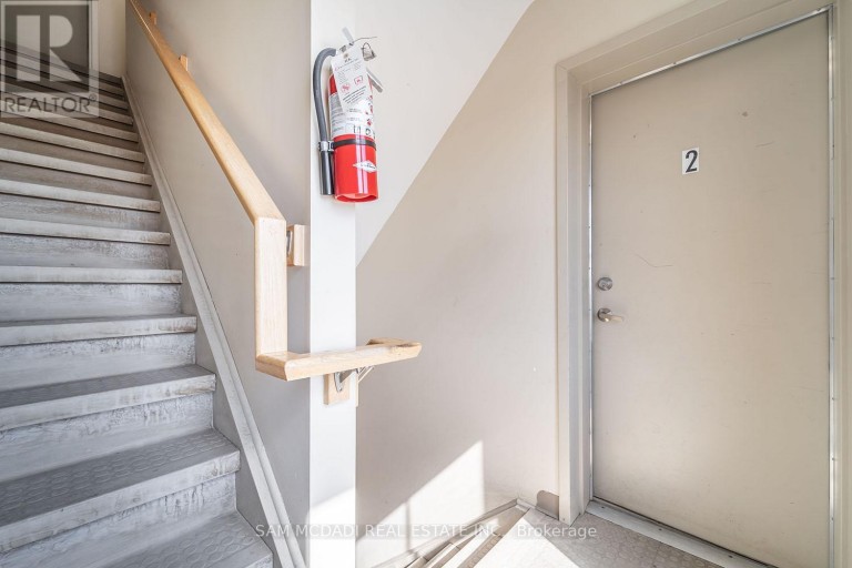 2 - 639 DUNDAS STREET W, Mississauga (Cooksville), Ontario, L5B0B5