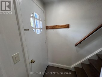 MAIN FLLOOR - 224 COLLEGE AVENUE Oshawa (Vanier) Ontario photo 2