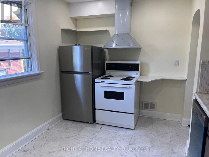 MAIN FLLOOR - 224 COLLEGE AVENUE, Oshawa (Vanier), Ontario, L1J1R7