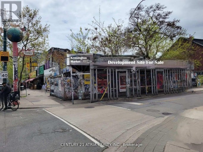 374 SPADINA AVENUE, Toronto (Kensington-Chinatown), Ontario, M5T2G4