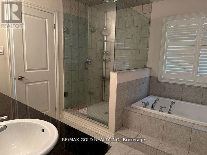 292 REMEMBRANCE DRIVE, Brampton (Northwest Brampton), Ontario, L7A4J3