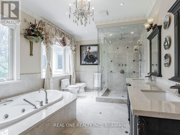 15 ROYAL OAK DRIVE, Toronto (Bridle Path-Sunnybrook-York Mills), Ontario, M3C2M3