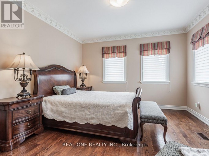 15 ROYAL OAK DRIVE, Toronto (Bridle Path-Sunnybrook-York Mills), Ontario, M3C2M3