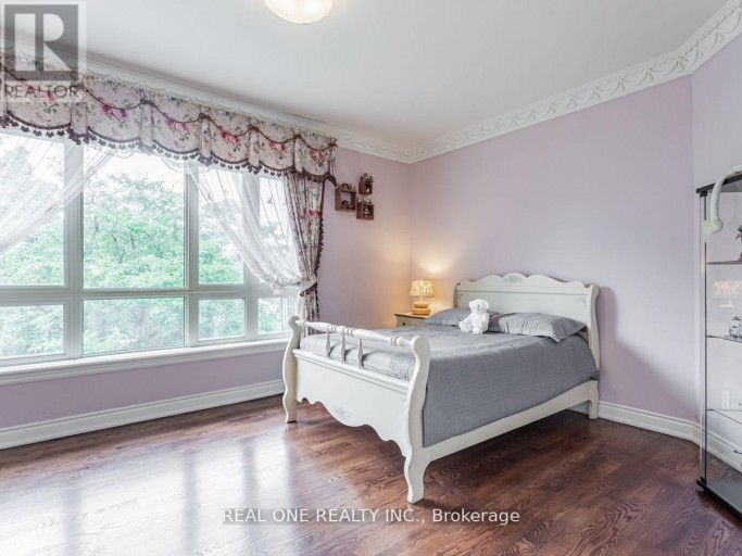 15 ROYAL OAK DRIVE, Toronto (Bridle Path-Sunnybrook-York Mills), Ontario, M3C2M3