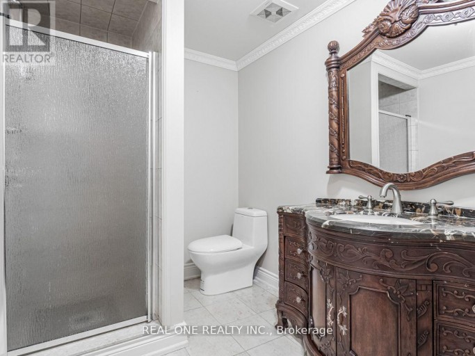 15 ROYAL OAK DRIVE, Toronto (Bridle Path-Sunnybrook-York Mills), Ontario, M3C2M3