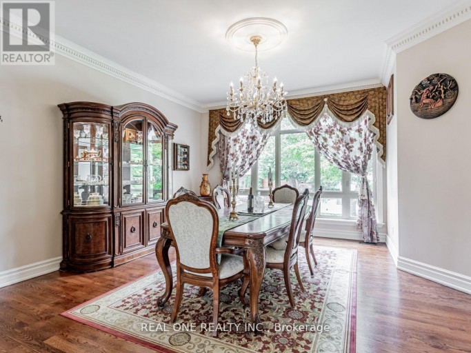 15 ROYAL OAK DRIVE, Toronto (Bridle Path-Sunnybrook-York Mills), Ontario, M3C2M3