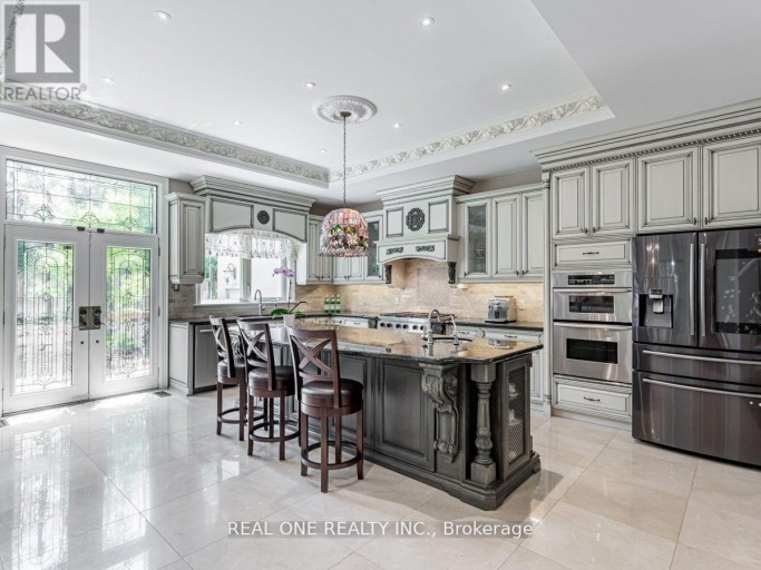 15 ROYAL OAK DRIVE, Toronto (Bridle Path-Sunnybrook-York Mills), Ontario, M3C2M3